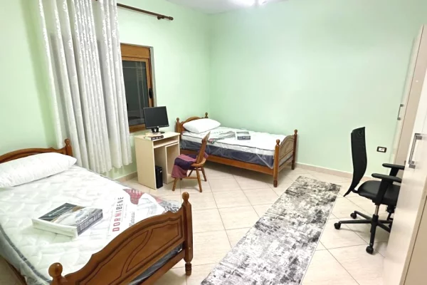 Shtepi me qera Shtepi Private ne Tirane, 2+1, Mobilimi E mobiluar, Pagesa 450  Euro.