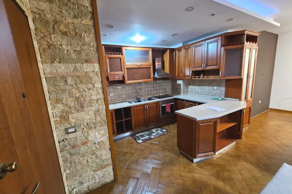 Shtepi me qera 3+1 ne Tirane - 700 Euro