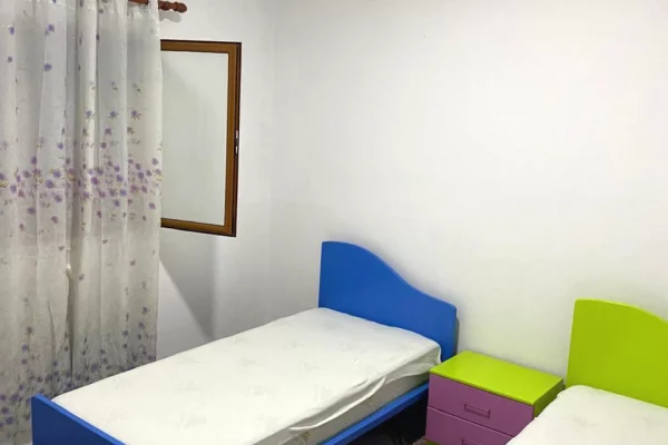 Shtepi me qera Vila Luksoze ne Tirane, 2+1, Mobilimi E mobiluar, Pagesa 450  Euro.