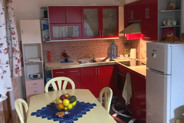 Shtepi me qera Vila Luksoze ne Tirane, 2+1, Mobilimi E mobiluar, Pagesa 450  Euro.