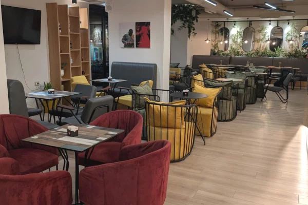 SHITET BIZNESI BAR KAFE+RESTORANT PALLATI ME SHIGJETA