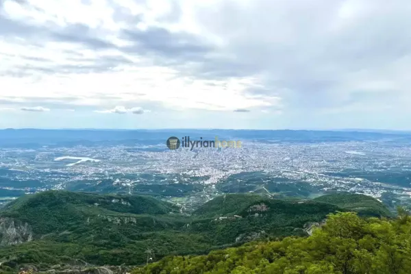 Truall ose Toke ne Tirane - 1,120,000 Euro