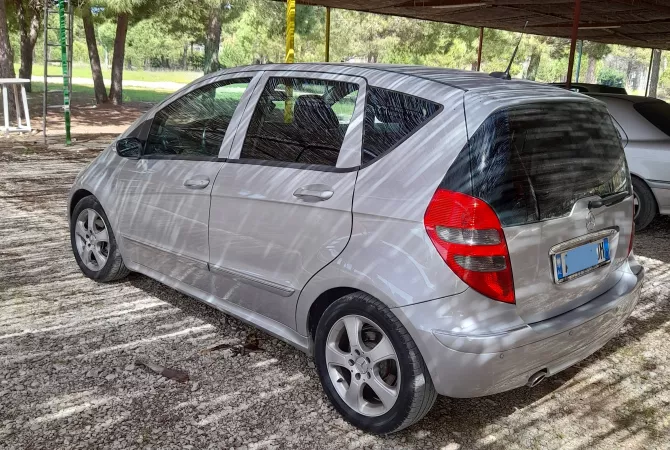 Cars for sale in Tirana, Mercedes-Benz, 2005 Diesel,Kambio Manual Payment 2,500  Euro.