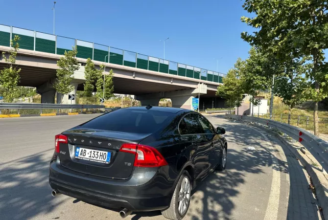 Makina ne shitje ne Tirane, Volvo, 2013 gasoline-gas,Kambio Automatik Pagesa 690,000  Leke.