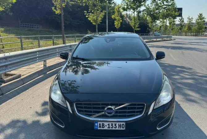 Makina ne shitje ne Tirane, Volvo, 2013 gasoline-gas,Kambio Automatik Pagesa 690,000  Leke.