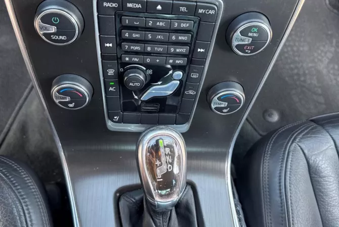 Makina ne shitje ne Tirane, Volvo, 2013 gasoline-gas,Kambio Automatik Pagesa 690,000  Leke.