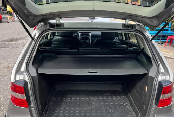 Makina ne shitje ne Tirane, Mercedes-Benz, 2005 Diesel,Kambio Automatik Pagesa 320,000  Leke.