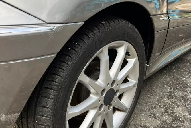 Makina ne shitje ne Tirane, Mercedes-Benz, 2005 Diesel,Kambio Automatik Pagesa 320,000  Leke.