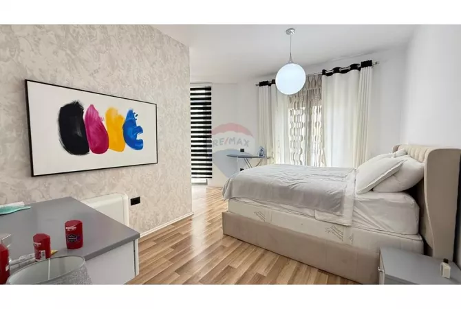 Shtepi me qera 2+1 ne Tirane - 1,300 Euro