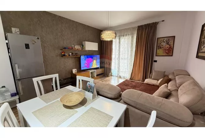 Shtepi me qera 2+1 ne Tirane - 1,300 Euro
