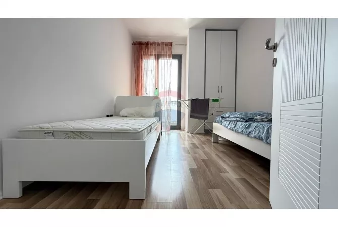 Shtepi me qera Apartament ne Tirane, 2+1, Mobilimi E mobiluar, Pagesa 1,300  Euro.