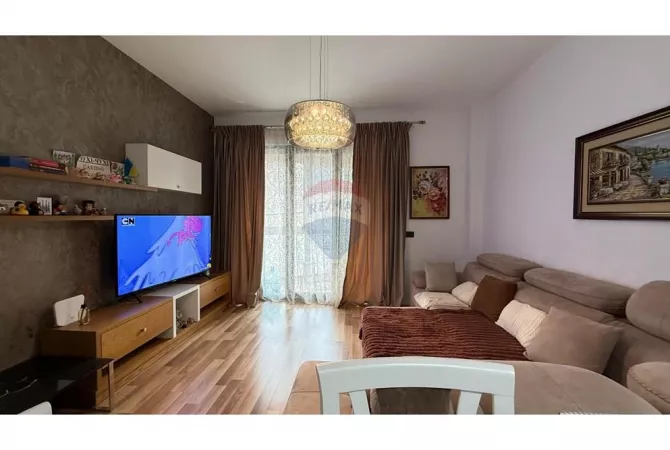 Shtepi me qera Apartament ne Tirane, 2+1, Mobilimi E mobiluar, Pagesa 1,300  Euro.