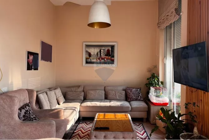 Shtepi ne shitje Apartament ne Tirane, 2+1, Mobilimi E mobiluar, Pagesa 238,000  Euro.