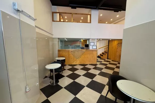 Ambiente Commerciale in Vendita 2+1 a Tirana - 119,000 Euro