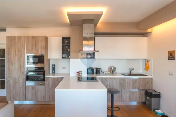 Shtepi ne shitje Apartament ne Tirane, 3+1, Mobilimi E mobiluar, Pagesa 358,000  Euro.