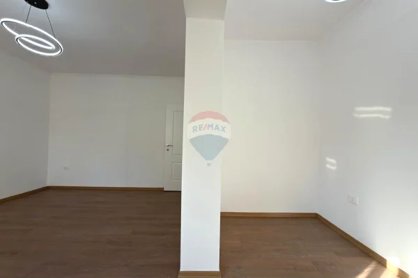 Shtepi ne shitje Apartament ne Tirane, 2+1, Mobilimi Bosh, pa mobiluar, Pagesa 149,000  Euro.