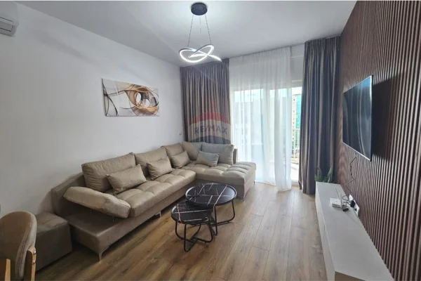 Shtepi me qera 2+1 ne Tirane - 1,200 Euro