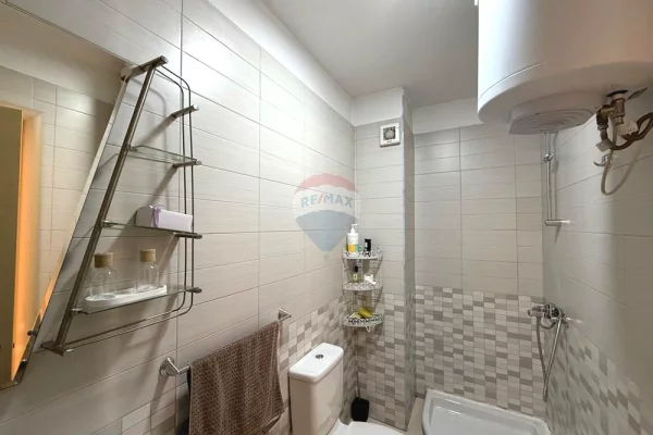 Shtepi ne shitje Apartament ne Tirane, 2+1, Mobilimi E mobiluar, Pagesa 245,000  Euro.