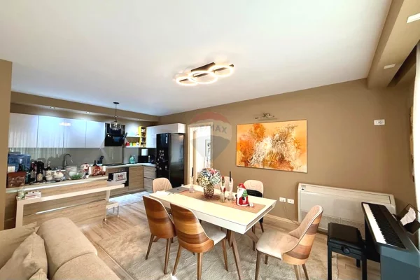 Shtepi ne shitje Apartament ne Tirane, 2+1, Mobilimi E mobiluar, Pagesa 245,000  Euro.