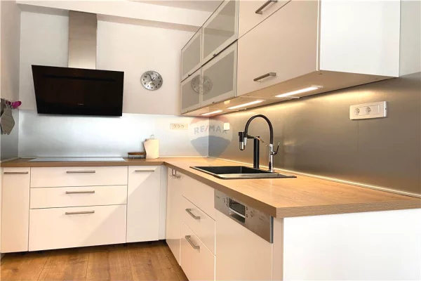 Shtepi me qera Apartament ne Tirane, 2+1, Mobilimi E mobiluar, Pagesa 900  Euro.