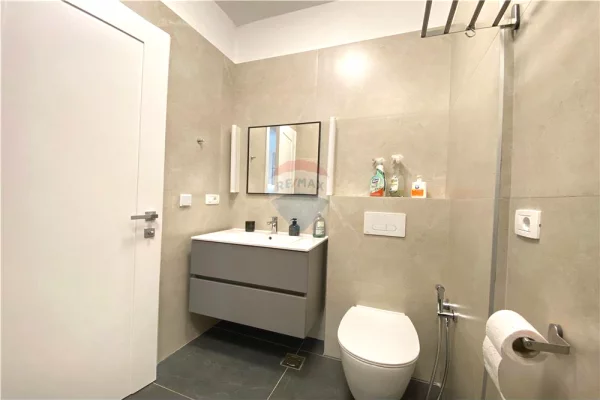 Shtepi me qera Apartament ne Tirane, 2+1, Mobilimi E mobiluar, Pagesa 900  Euro.