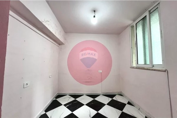 Zyre  Per Qira, Rruga Ibrahim Rrugova, Tirane!