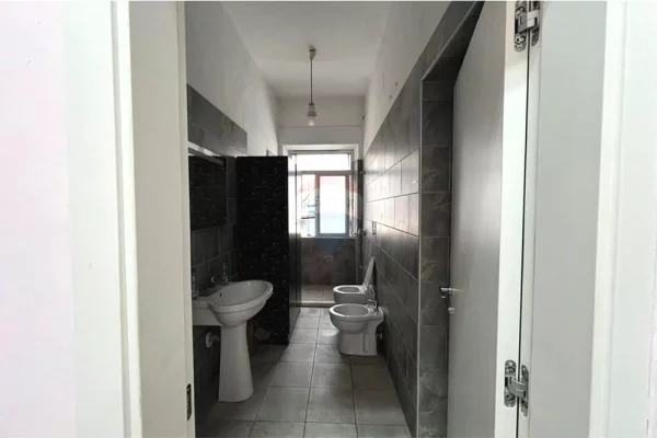 Zyre  Per Qira, Rruga Ibrahim Rrugova, Tirane!