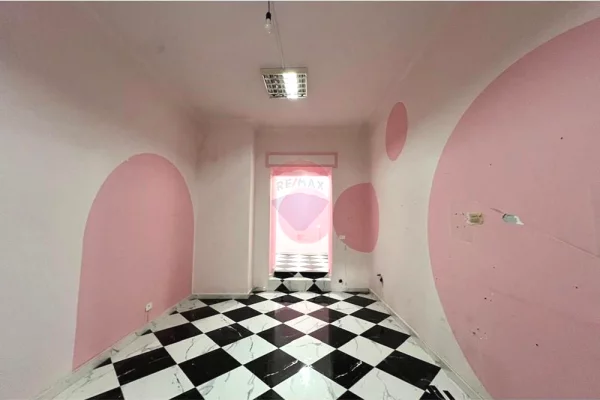 Zyre  Per Qira, Rruga Ibrahim Rrugova, Tirane!