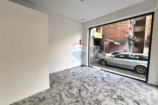 Business Property for Rent 1+1 in Tirana - 300 Euro