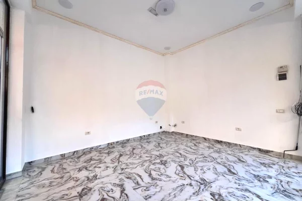 Dyqan  Per Qira, Sheshi Skenderbej, Tirane!