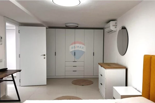 Shtepi me qera Duplex(shtepi me 2 kate) ne Tirane, 3+1, Mobilimi E mobiluar, Pagesa 1,400  Euro.