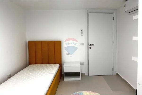 Shtepi me qera Duplex(shtepi me 2 kate) ne Tirane, 3+1, Mobilimi E mobiluar, Pagesa 1,400  Euro.