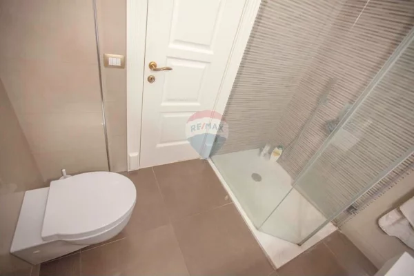 Shtepi me qera Apartament ne Tirane, 3+1, Mobilimi E mobiluar, Pagesa 1,900  Euro.