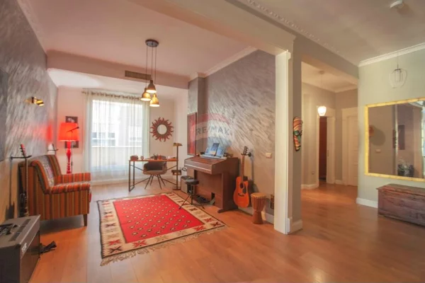 Shtepi me qera Apartament ne Tirane, 3+1, Mobilimi E mobiluar, Pagesa 1,900  Euro.