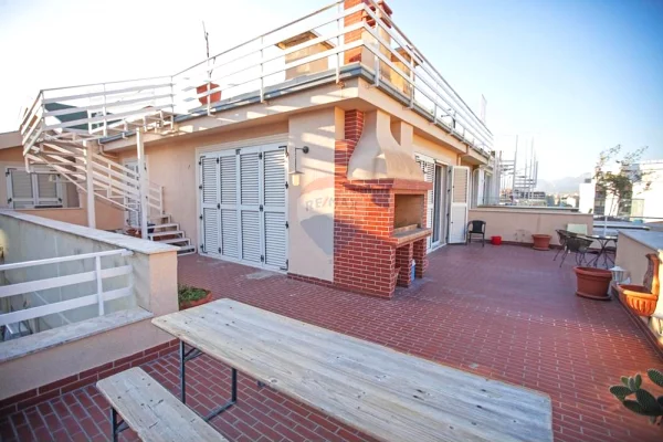 Shtepi me qera Apartament ne Tirane, 3+1, Mobilimi E mobiluar, Pagesa 1,900  Euro.