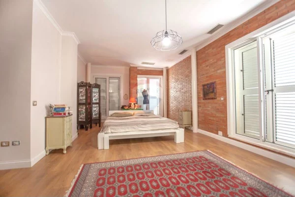 Shtepi me qera Apartament ne Tirane, 3+1, Mobilimi E mobiluar, Pagesa 1,900  Euro.