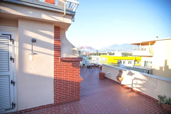 Shtepi me qera Apartament ne Tirane, 3+1, Mobilimi E mobiluar, Pagesa 1,900  Euro.