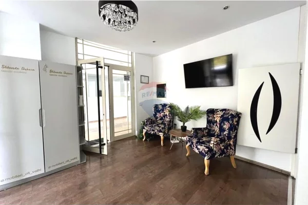 Ambiente Commerciale in Affitto 1+1 a Tirana - 2,000 Euro