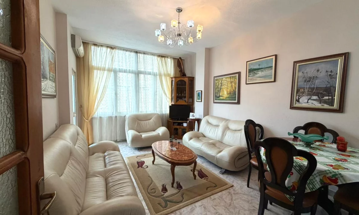 Appartamento in affitto a Tirana 3+1, Arredato