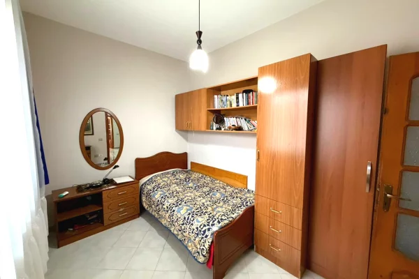 Appartamento in affitto a Tirana 3+1, Arredato