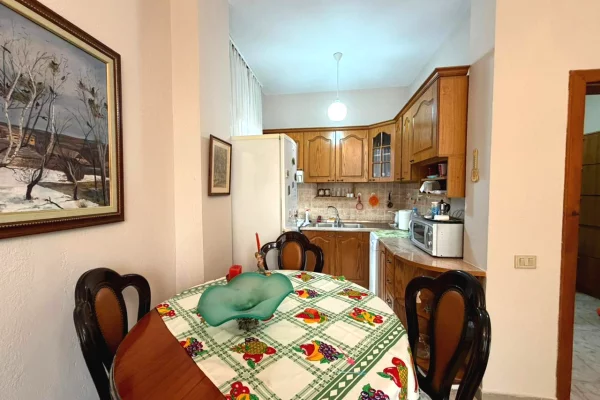 Appartamento in affitto a Tirana 3+1, Arredato