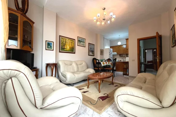 Appartamento in affitto a Tirana 3+1, Arredato