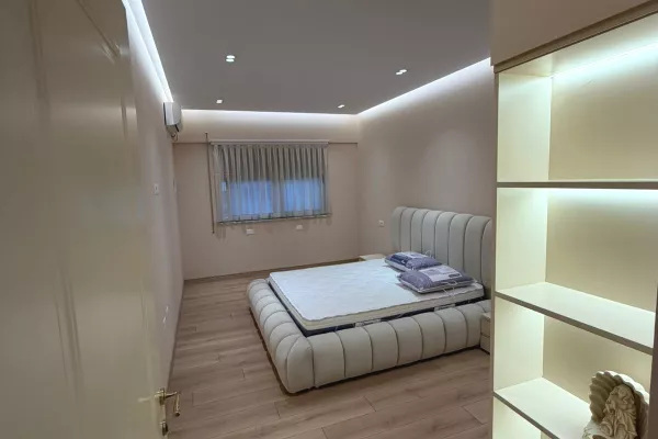 Shtepi me qera Apartament ne Tirane, 2+1, Mobilimi E mobiluar, Pagesa 90,000  Leke.