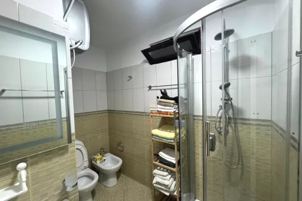 Shtepi me qera 2+1 ne Tirane - 1,200 Euro