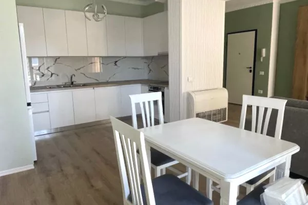 Shtepi me qera 2+1 ne Tirane - 1,200 Euro