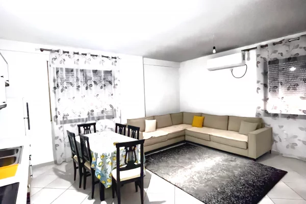 Shtepi me qera Apartament ne Tirane, 3+1, Mobilimi E mobiluar, Pagesa 60,000  Leke.