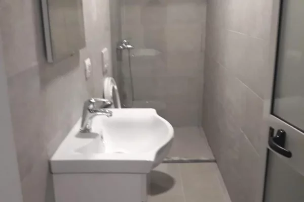 Shtepi me qera Apartament ne Tirane, 3+1, Mobilimi E mobiluar, Pagesa 600  Euro.