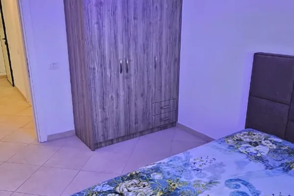 Shtepi me qera Apartament ne Tirane, 3+1, Mobilimi E mobiluar, Pagesa 600  Euro.