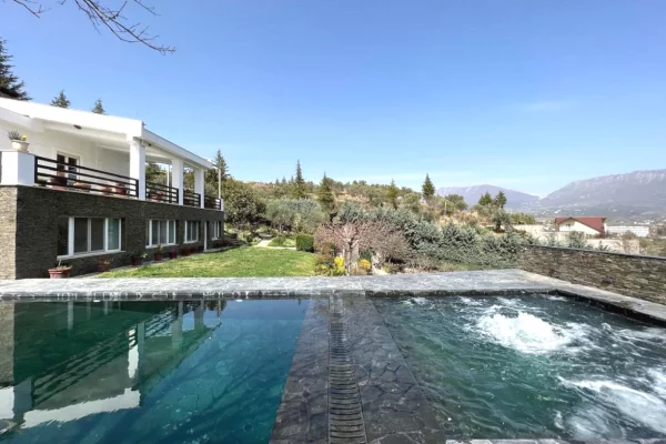 Shtepi me qera 5+1 ne Tirane - 8,500 Euro
