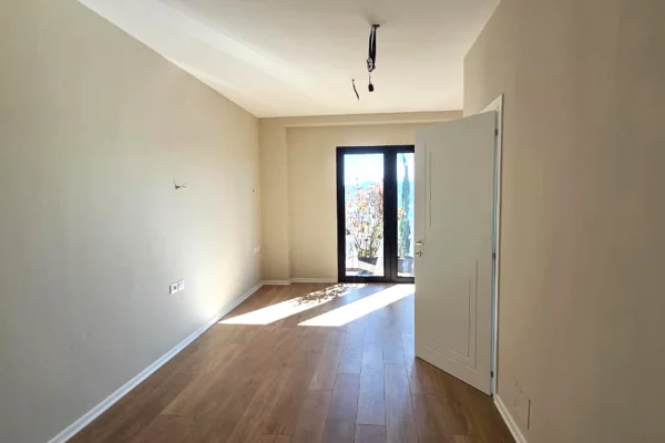 Business Property for Rent 3+1 in Tirana - 2,000 Euro